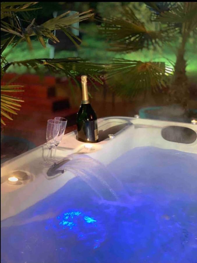 Homestay Le Jacuzzi De Marie *